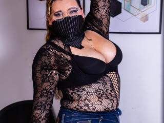 SalmaAzaman - Live sex cam - 26075273