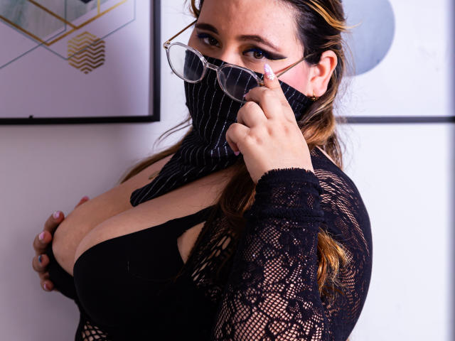 SalmaAzaman - Élő pornó és szexkamera - 26075289
