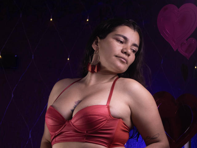 BulmaHot - Live Sex Cam - 26076581