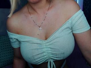 BelleLisaG - Live porn &amp; sex cam - 26081849
