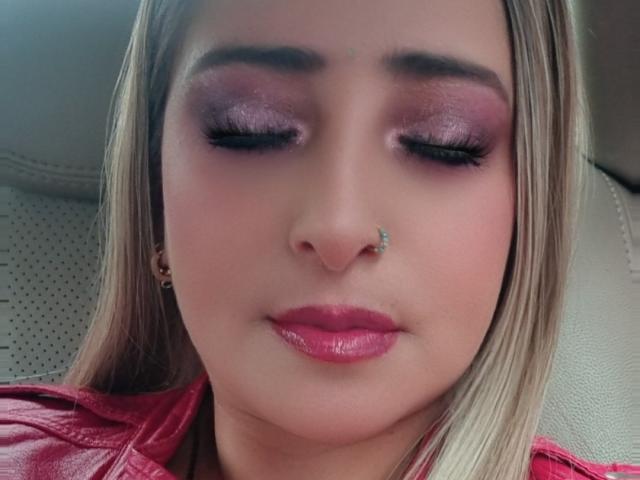 AlessadraJones - Live Sex Cam - 26092369