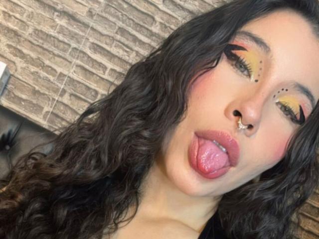 SofiBrandford - Live sex cam - 26100737