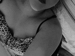 MiaJhonss - Live porn &amp; sex cam - 26104225