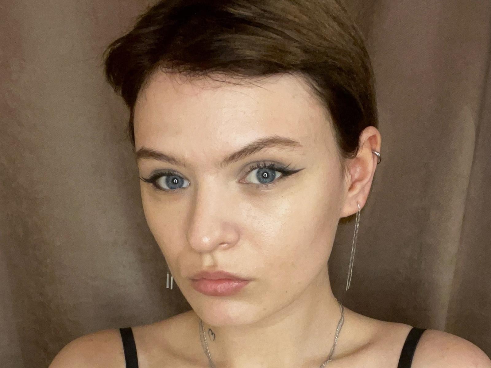 ElliLyi - Porno na żywo i seks kamera - 26110629