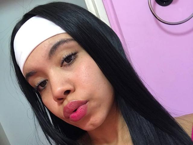 EmaGarces - Live sex cam - 26117573