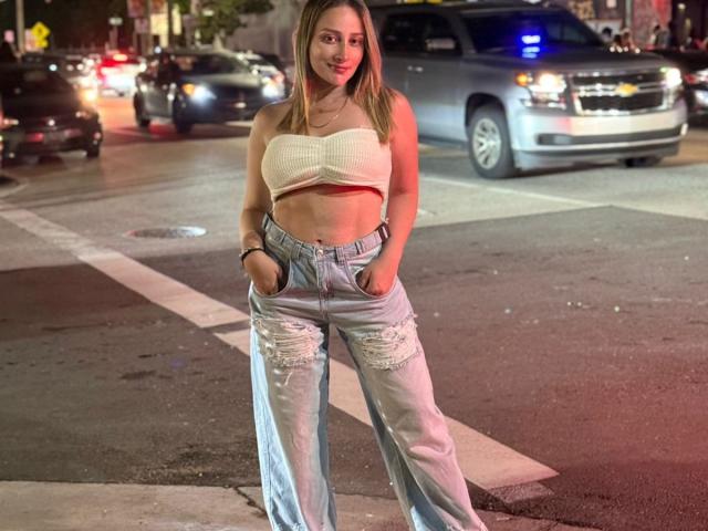 ArianaLu - Porno na żywo i seks kamera - 26122577