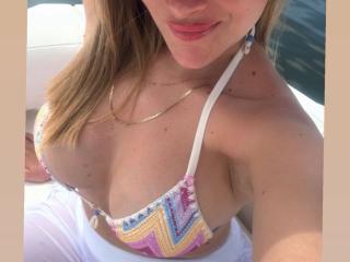 ArianaLu - Live Sex Cam - 26122613
