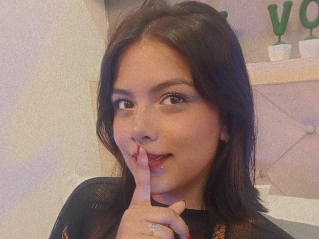 EmilyRobeerts - Live porn &amp; sex cam - 26153785