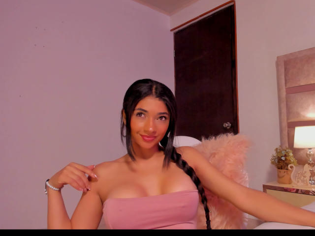 AmberSkylerr - Live Sex Cam - 26155425