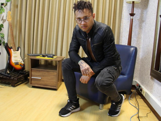 OrfeoJames - Live Sex Cam - 26198077