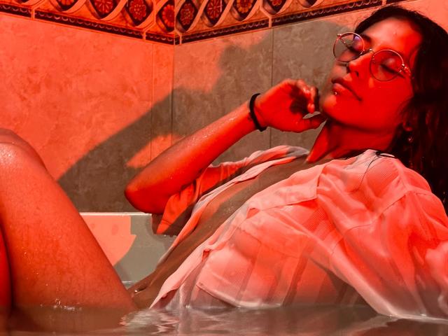 MiaUtena - Live Sex Cam - 26209517