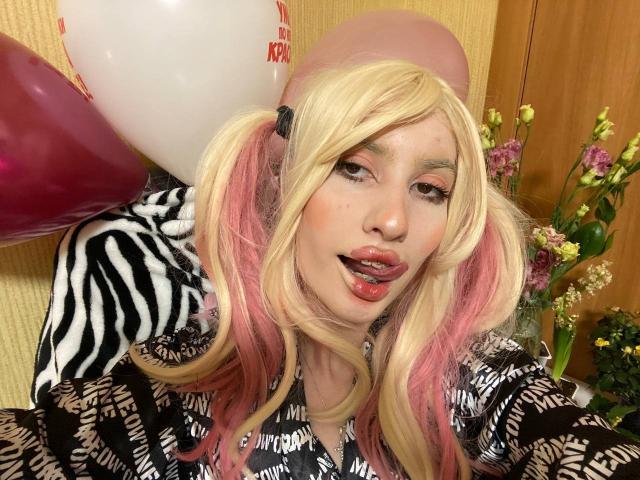 ElzaKomx - Live Sex Cam - 26213325