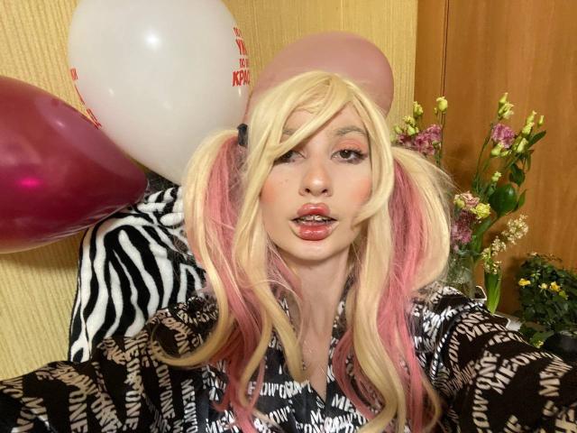 ElzaKomx - Live sex cam - 26213377