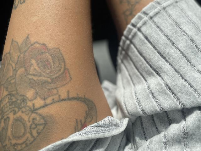 DaneeSoHot - Live Sex Cam - 26214041