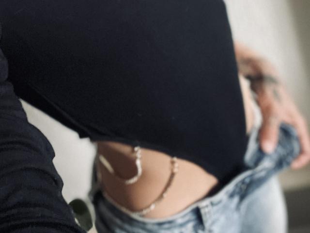 DaneeSoHot - Live Sex Cam - 26214093