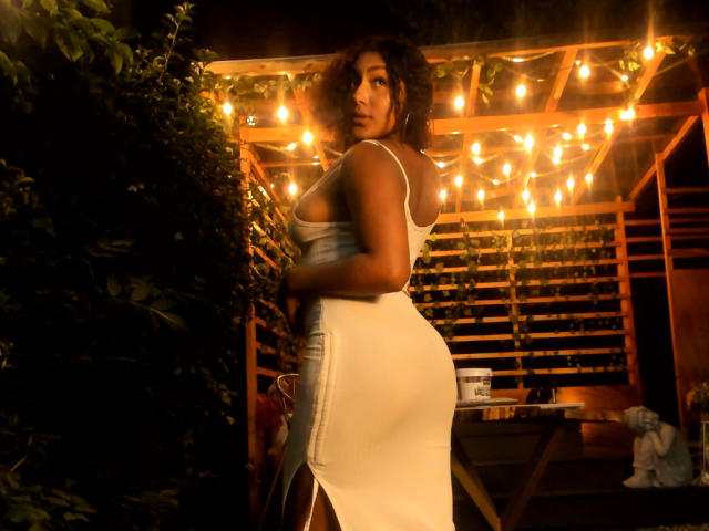 AmberQueeny - Live Sex Cam - 26238273