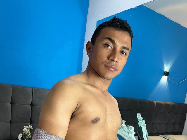 OliverClarkk - Live sex cam - 26249645