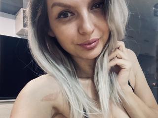 DouceAmelia - Sexe cam en vivo - 26251109