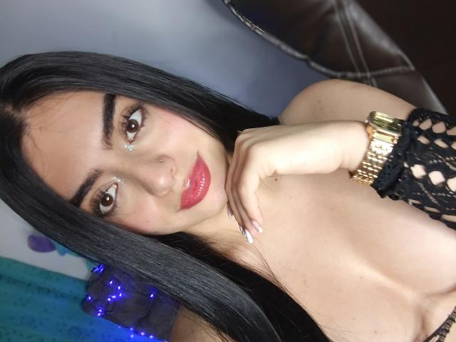 EmaRosee - Live Sex Cam - 26253561