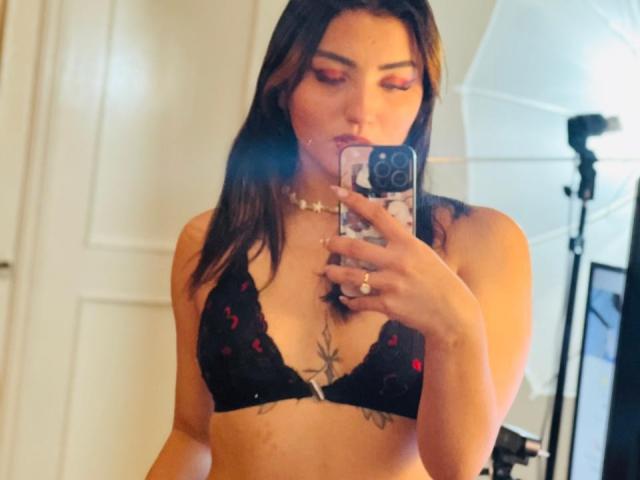 TifanyYivez - Live sex cam - 26266517