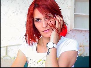 QueenOfFire - Chat cam sexy with this shaved private part Hot babe 