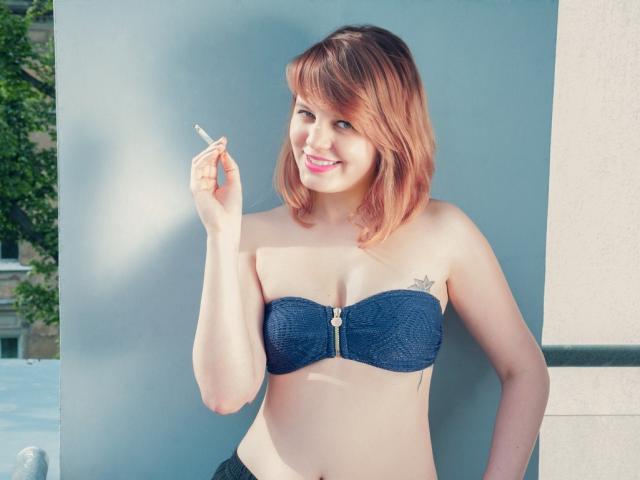 ElennGold - Webcam sexy with a European Hot babe 