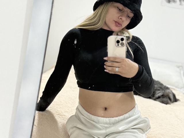 AtheneaRossi - Live porn &amp; sex cam - 26308401