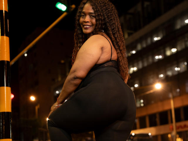 AinaEbonyQueen - Live sex cam - 26313649