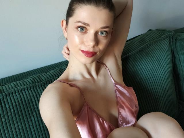 EvaMcCoy - Live Sex Cam - 26323397