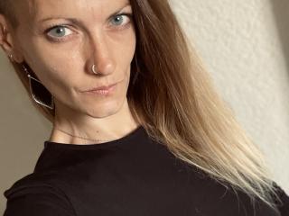 DaneeSoHot - Live sex cam - 26324561