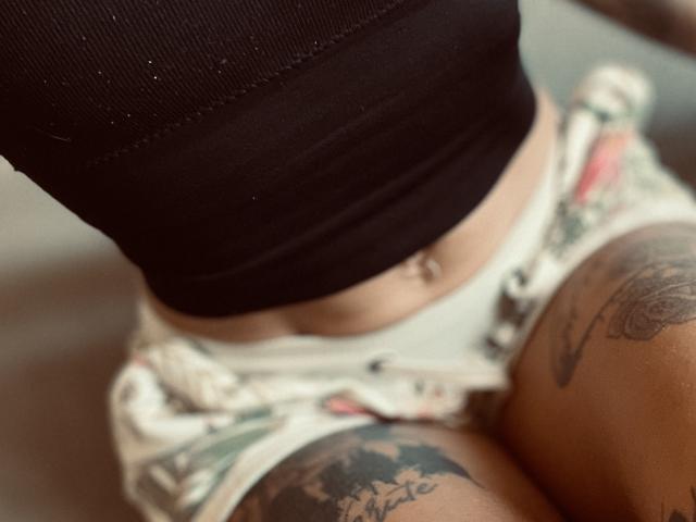 DaneeSoHot - Live Sex Cam - 26324581