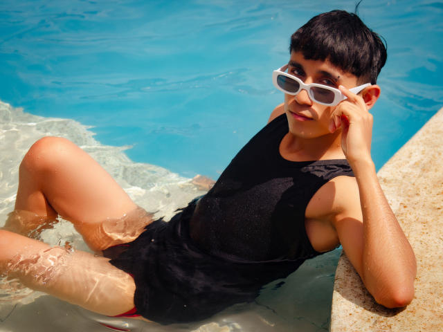 ThaylerJones - Live sex cam - 26399557