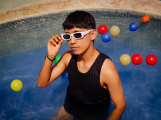 ThaylerJones - Sexe cam en vivo - 26399573