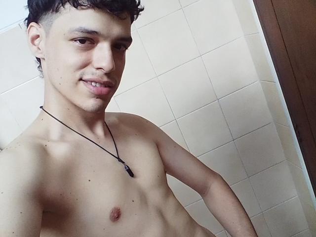 LinoRayn - Live Sex Cam - 26402569