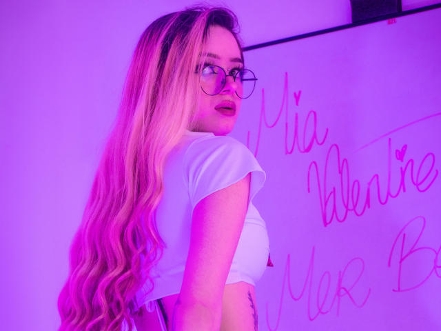 MiaValentine - Live porn &amp; sex cam - 26405021