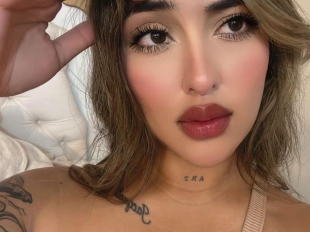 MaeCollins - Live sex cam - 26408017