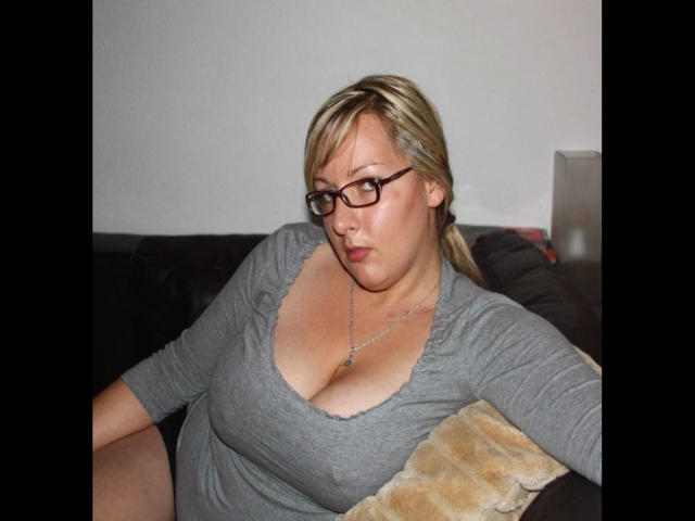 Mara-80F - Live porn &amp; sex cam - 26439193