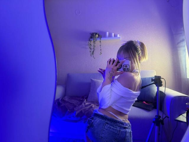 EmmaRiveraa - Live porn &amp; sex cam - 26441173