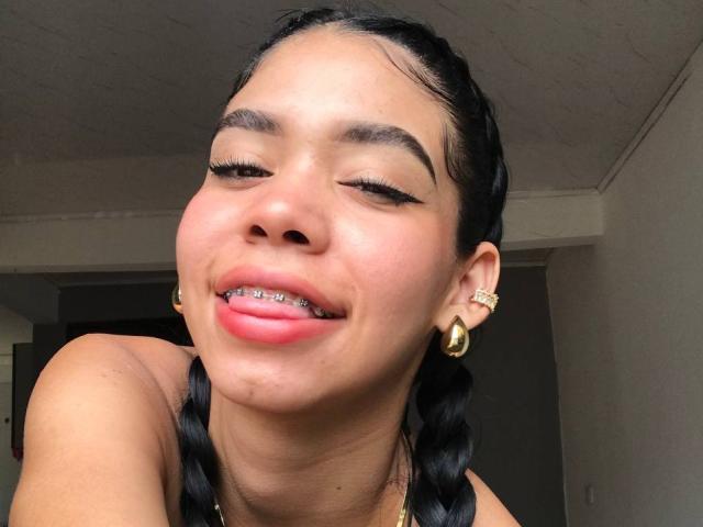 EmaGarces - Live Sex Cam - 26458873