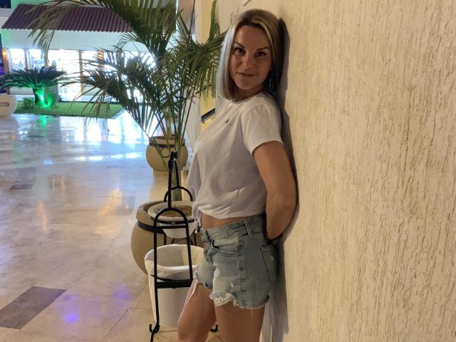 BelleLisaG - Live porn &amp; sex cam - 26464285