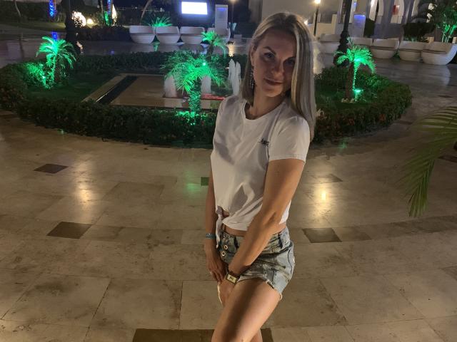 BelleLisaG - Live sex cam - 26464345