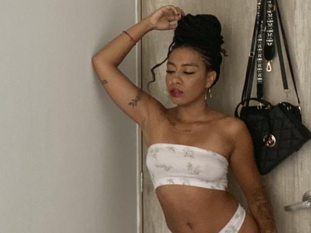 AhteneaSexy - Live sex cam - 26467493