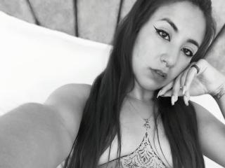 LarissaMiller - Live Sex Cam - 26484465