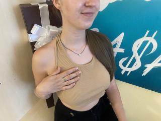 Nesie - Élő pornó és szexkamera - 26495229