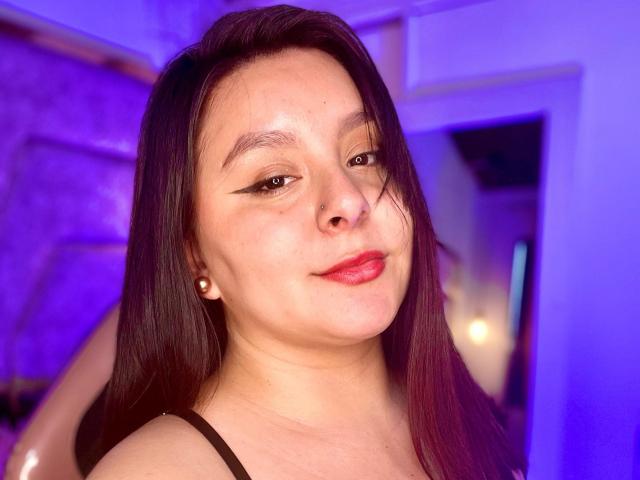 EmaJames - Live Sex Cam - 26503629