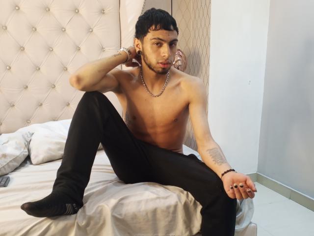 Phoenii69X - Live sex cam - 26516397