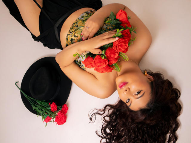 NoemiThornee - פורנו בשידור חי ומצלמת סקס - 26525800