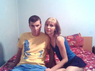 Bobandchris69 - Cam exciting with this European Girl and boy couple 