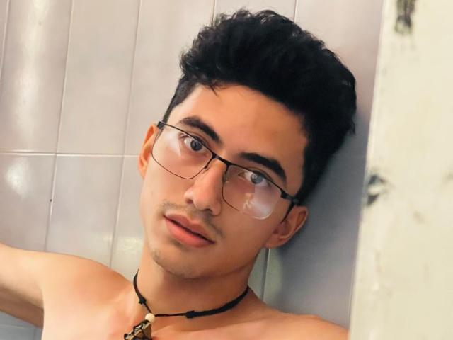 AnryuOswald - Live Sex Cam - 26539676