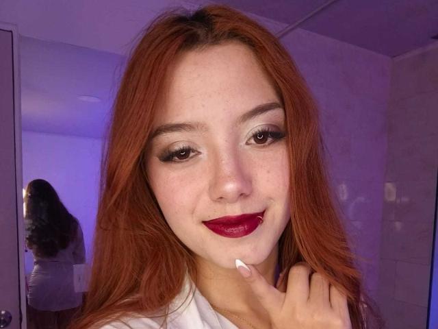 EmmaThomsonn - Live Sex Cam - 26542548